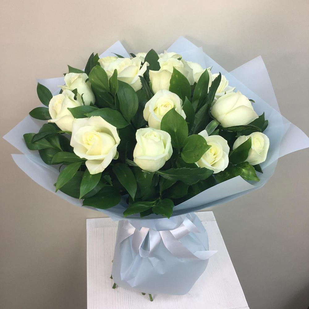Букет 15 Белых роз Проуд в Поречье