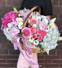 Композиция солнечный день в Поречье Цветочная композиция из Розы, Хризантемы, Пионы и Лизиантусы в корзине в Поречье