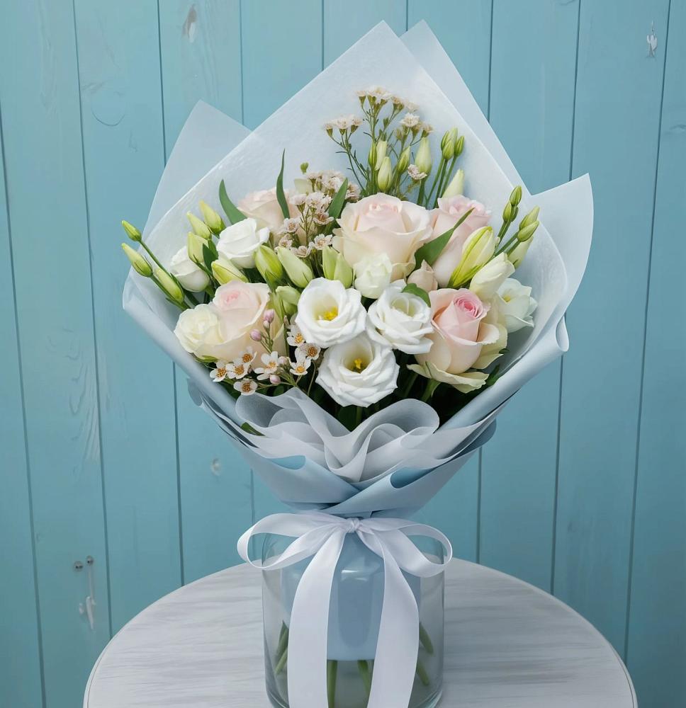 Букет цветов из: Розы и Лизиантусы в Поречье