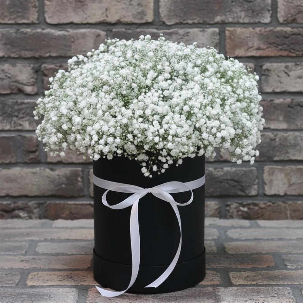 Цветочная композиция из Гипсофила в шляпной коробке в Поречье