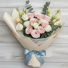 Букет цветов из:  Лизиантусы в Поречье