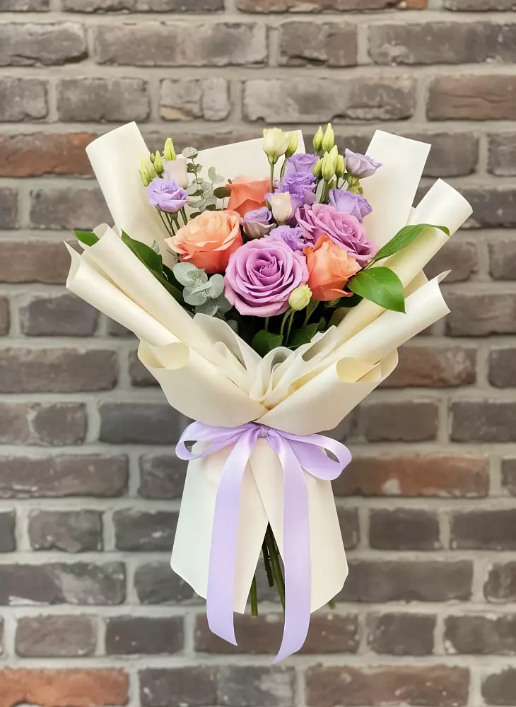 Букет цветов из: Лизиантусы и Розы в Поречье