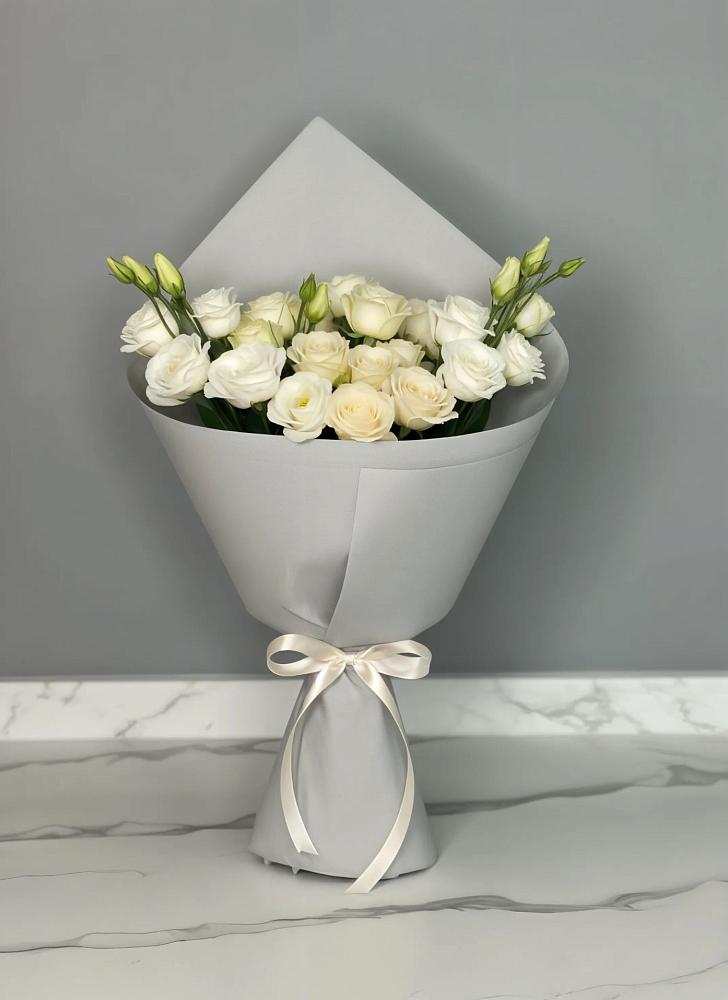 Букет цветов из: Розы и Лизиантусы в Поречье