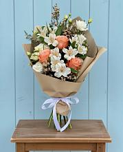 Букет цветов из:  Альстромерии, Лизиантусы, Розы и Хризантемы в Поречье