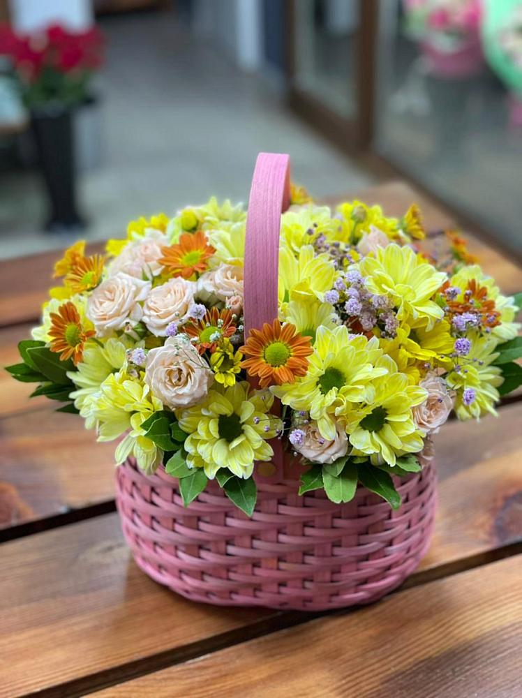 Цветочная композиция из Хризантемы и Розы в корзине в Поречье