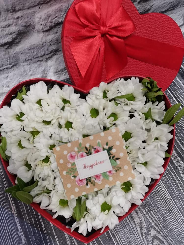 Цветочная композиция из Хризантемы в виде сердца в Поречье