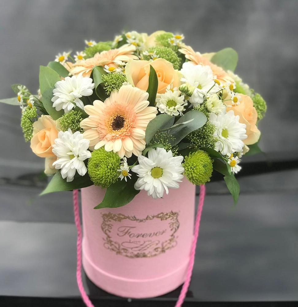 Цветочная композиция из Розы, Герберы и Хризантемы в шляпной коробке в Поречье