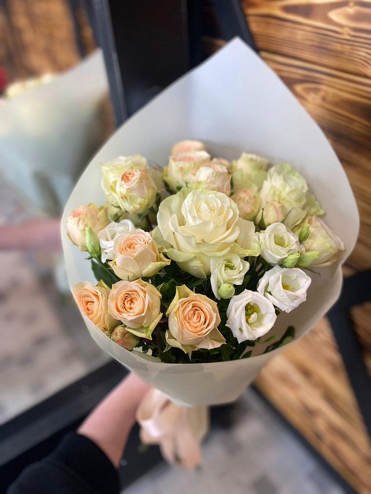 Букет цветов из: Розы и Лизиантусы в Поречье